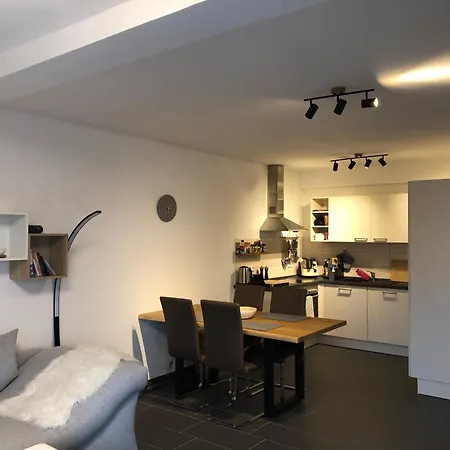 Schickes Mit Moselblick 아파트 *